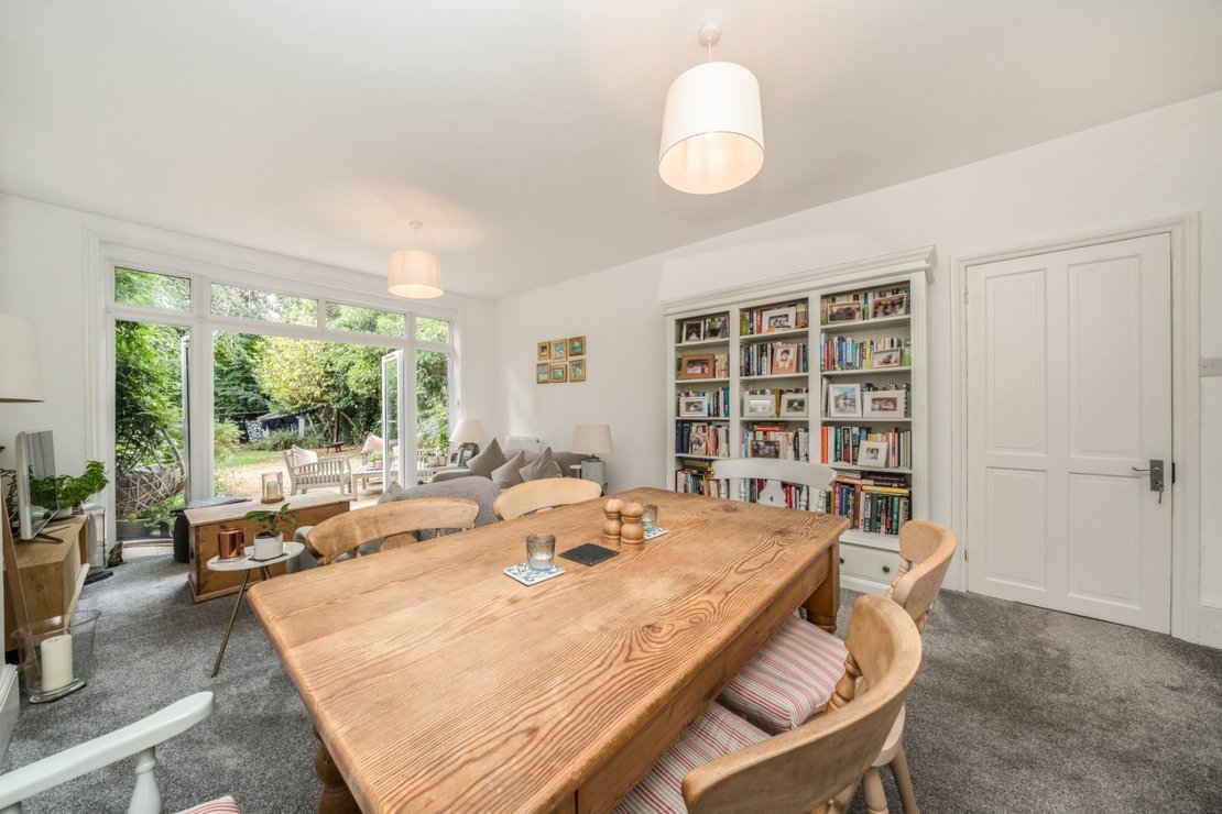 2 bedroom Flat for sale in Jacksons Lane-view3