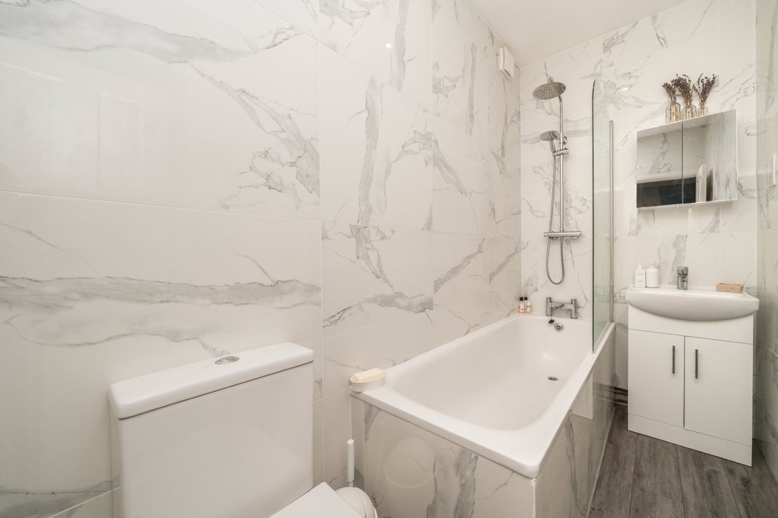 2 bedroom Flat for sale in Jacksons Lane-view11