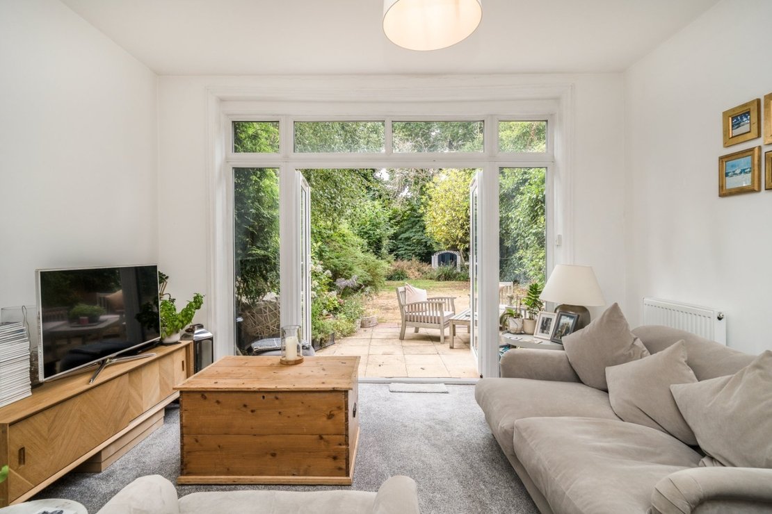 2 bedroom Flat for sale in Jacksons Lane-view4