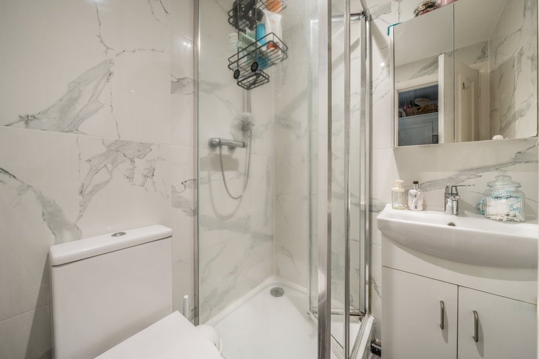 2 bedroom Flat for sale in Jacksons Lane-view14