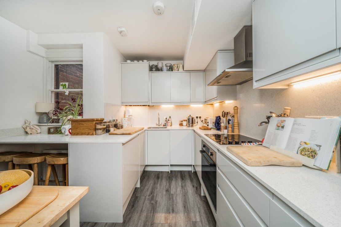 2 bedroom Flat for sale in Jacksons Lane-view15