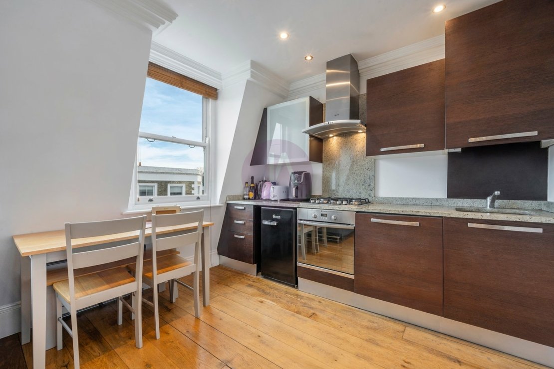 1 bedroom Flat for sale in Kentish Town Road-view2