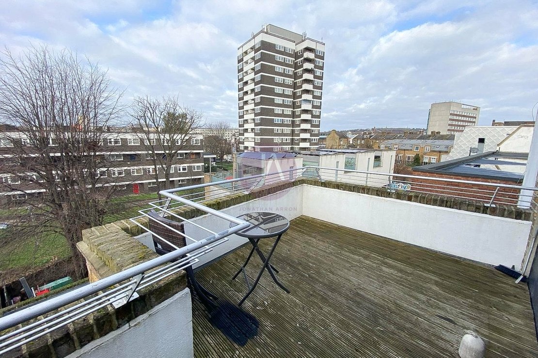1 bedroom Flat for sale in Kentish Town Road-view4