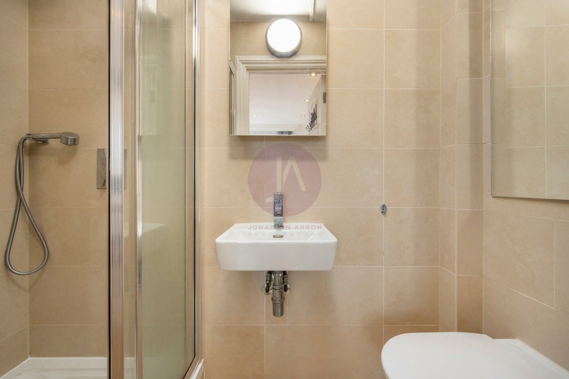 1 bedroom Flat for sale in Kentish Town Road-view6