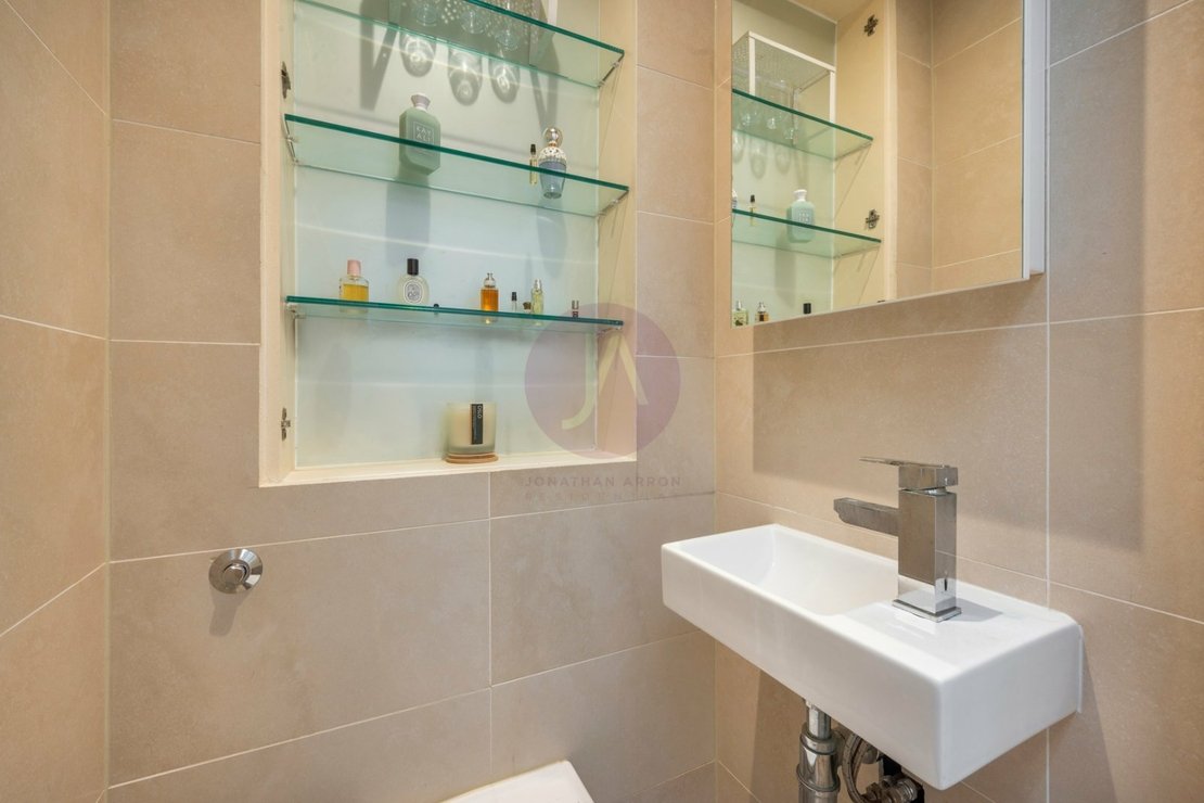 1 bedroom Flat for sale in Kentish Town Road-view7