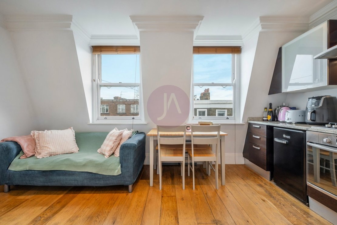 1 bedroom Flat for sale in Kentish Town Road-view12