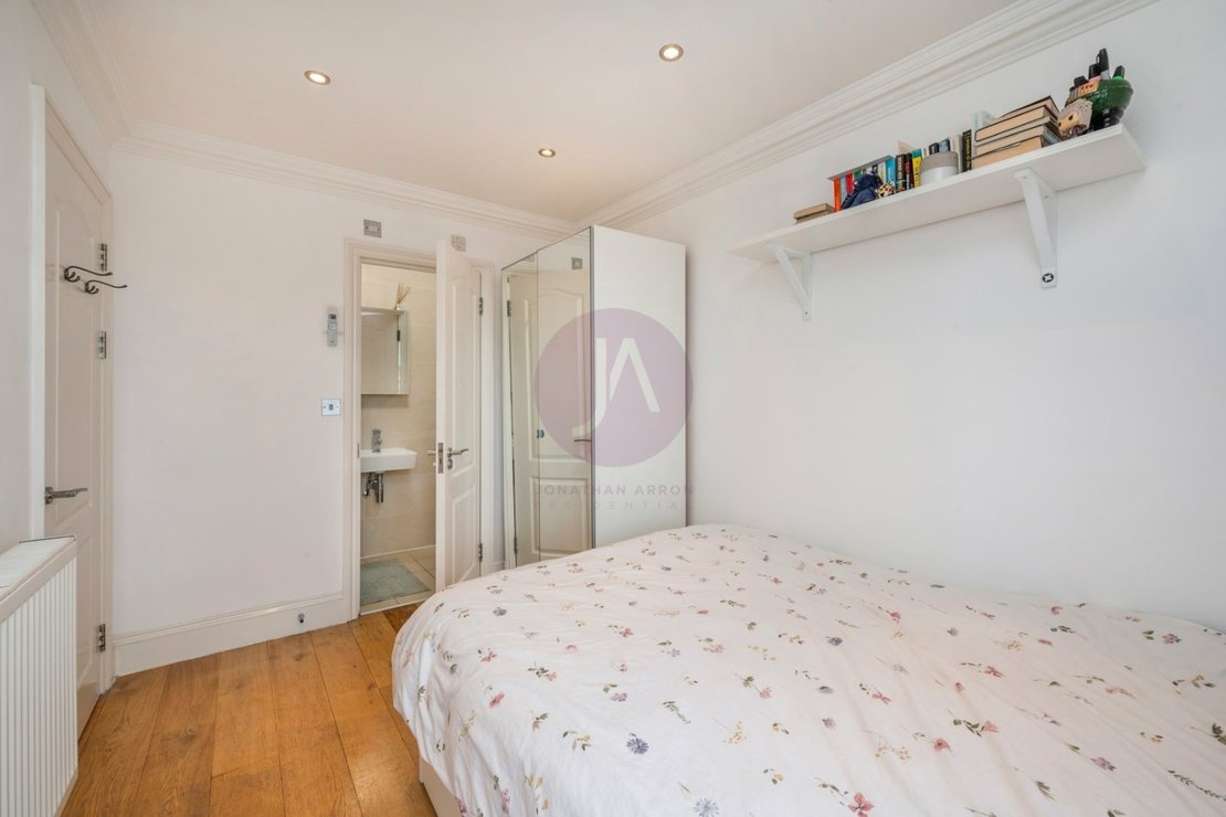 1 bedroom Flat for sale in Kentish Town Road-view9