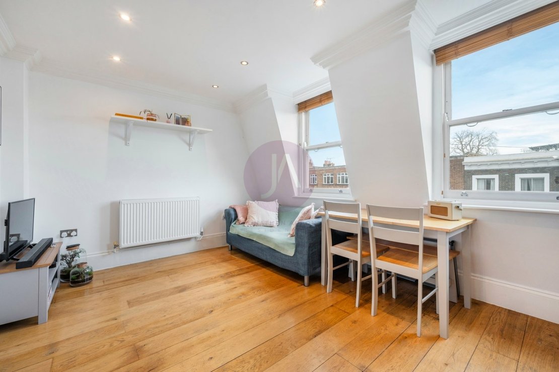 1 bedroom Flat for sale in Kentish Town Road-view10