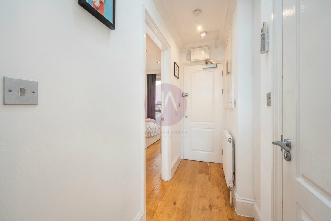 1 bedroom Flat for sale in Kentish Town Road-view11