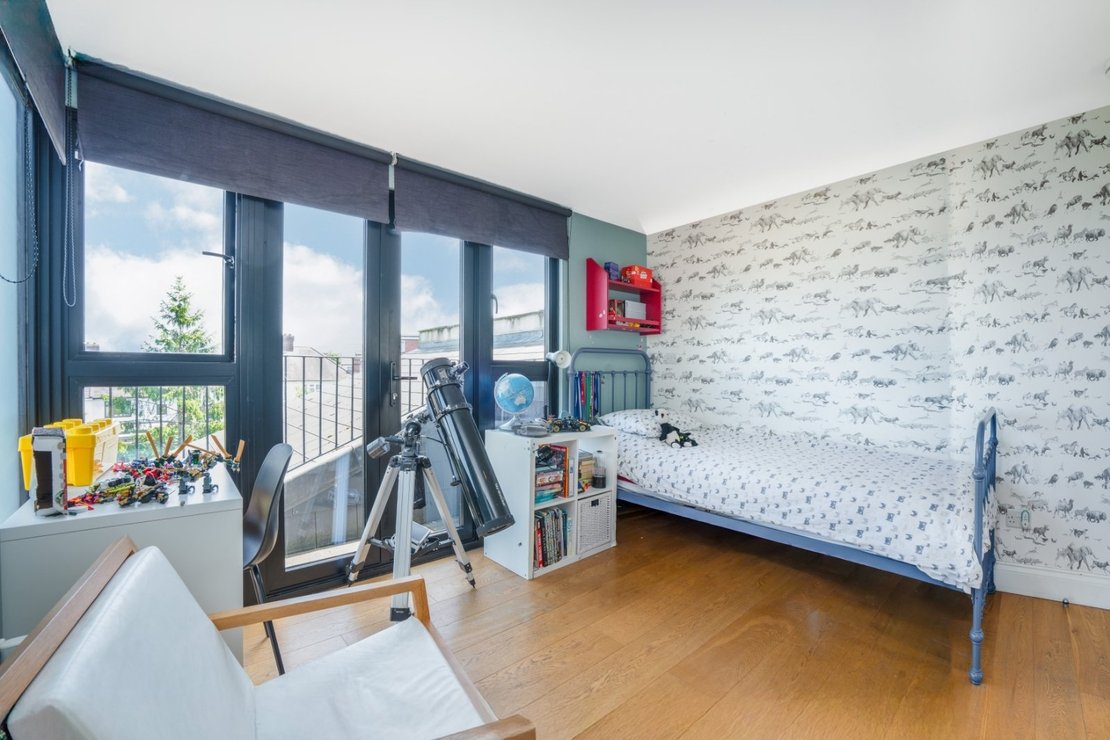 5 bedroom House for sale in Kings Road-view24