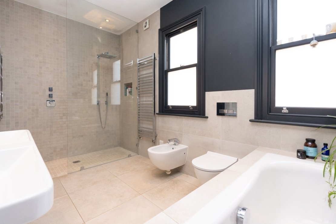 5 bedroom House for sale in Kings Road-view9