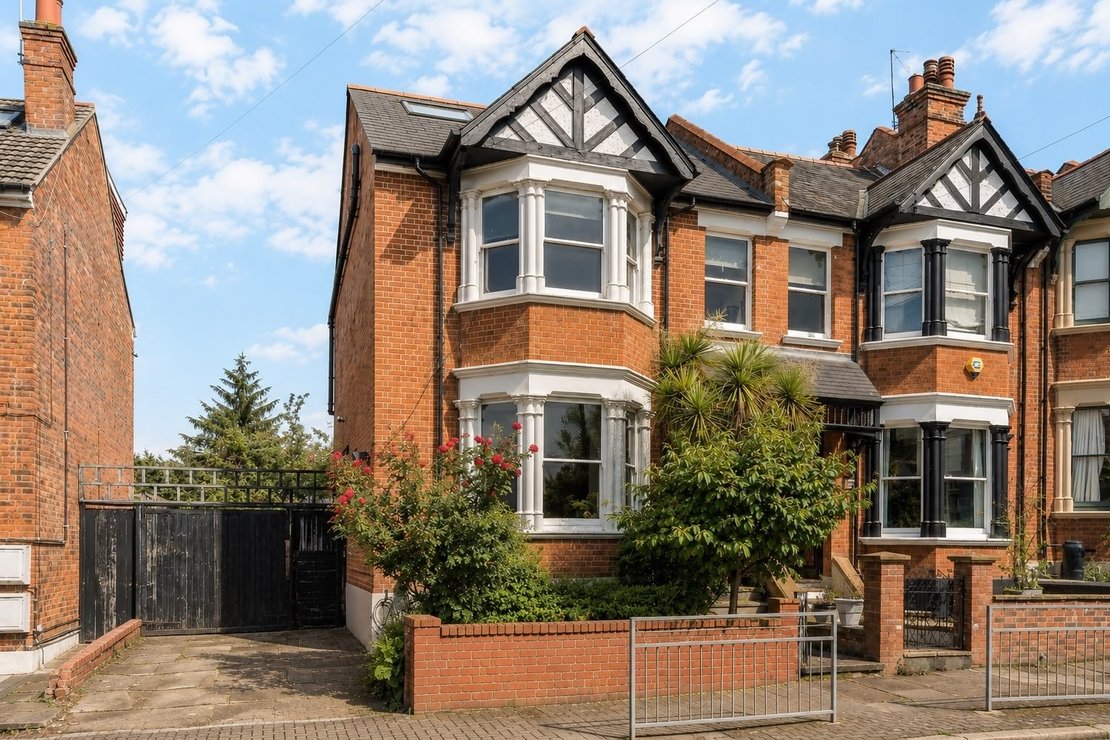 5 bedroom House for sale in Kings Road-view1
