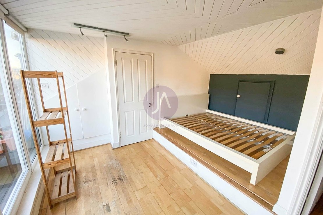 3 bedroom Maisonette for sale in Kingsgate Road-view6