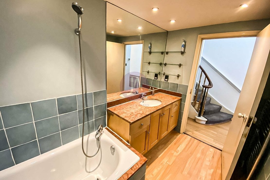 3 bedroom Maisonette for sale in Kingsgate Road-view11