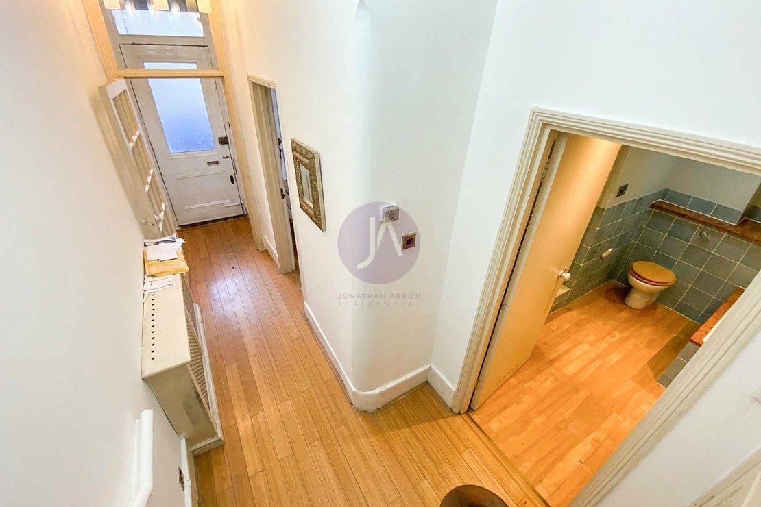 3 bedroom Maisonette for sale in Kingsgate Road-view13