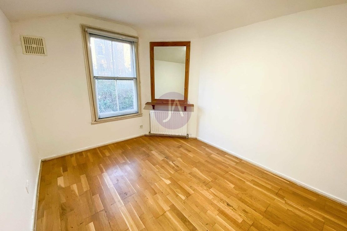 3 bedroom Maisonette for sale in Kingsgate Road-view8