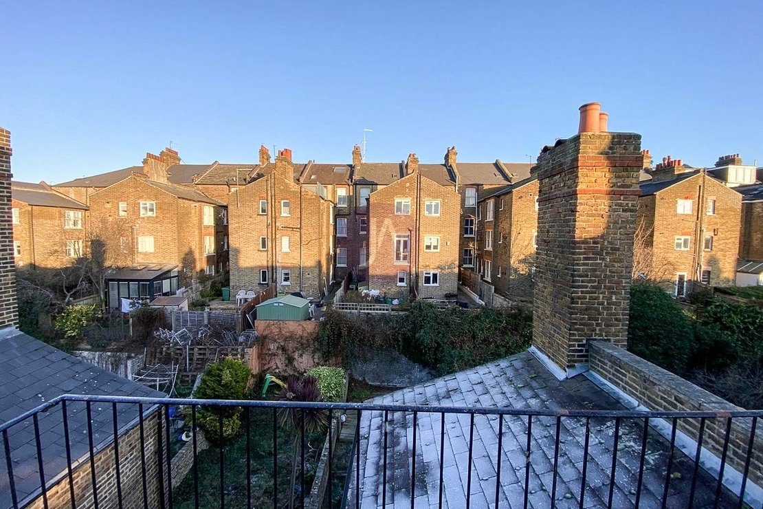 3 bedroom Maisonette for sale in Kingsgate Road-view14