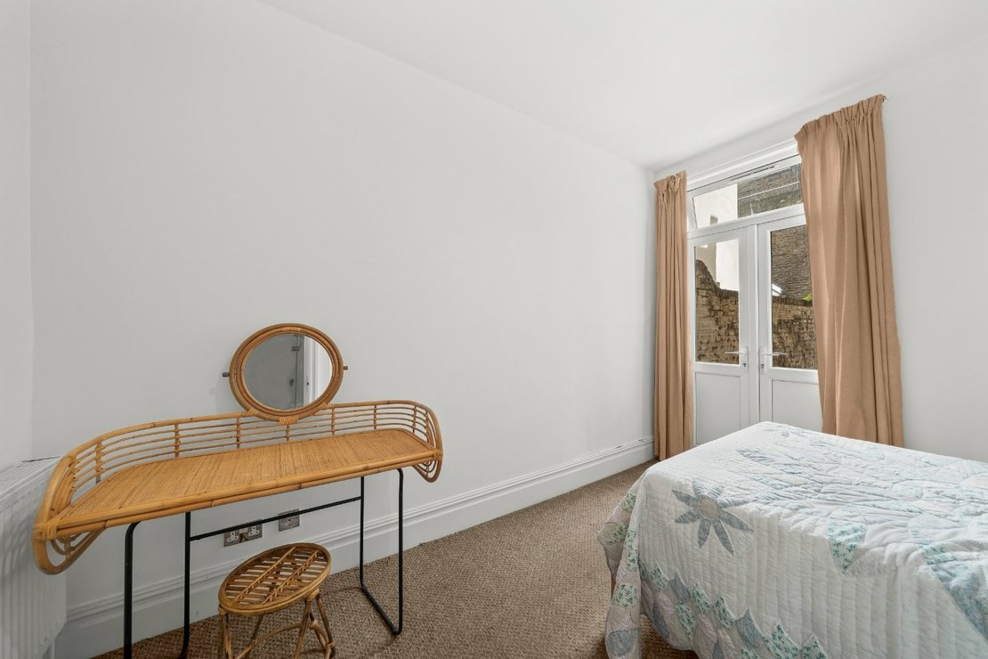 2 bedroom Flat for sale in Lithos Road-view5