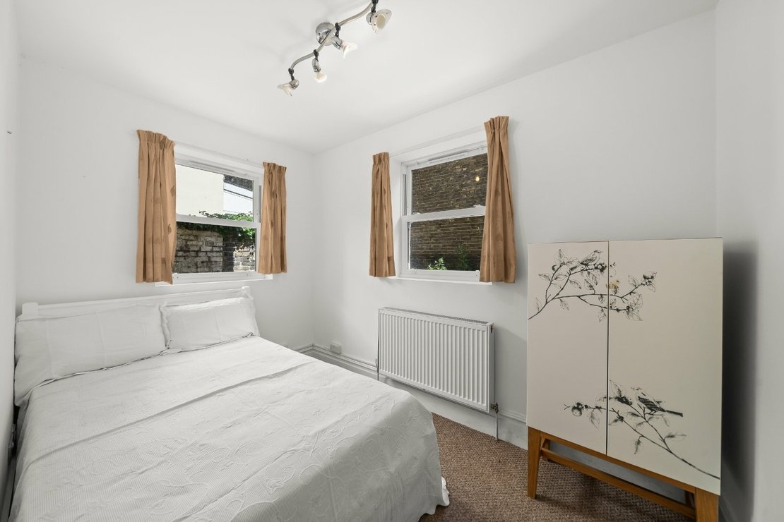 2 bedroom Flat for sale in Lithos Road-view6