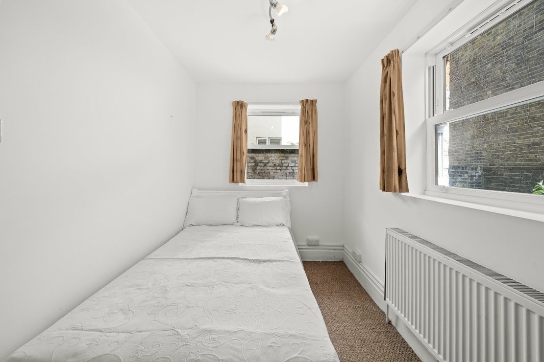 2 bedroom Flat for sale in Lithos Road-view7