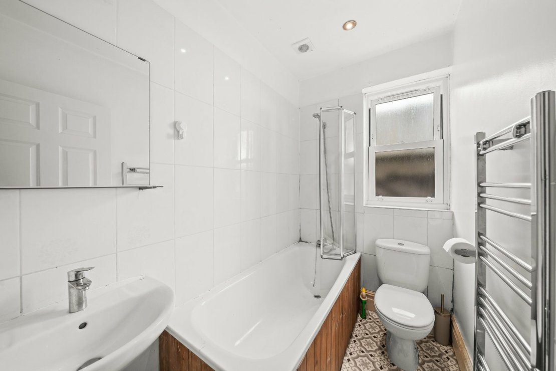 2 bedroom Flat for sale in Lithos Road-view9