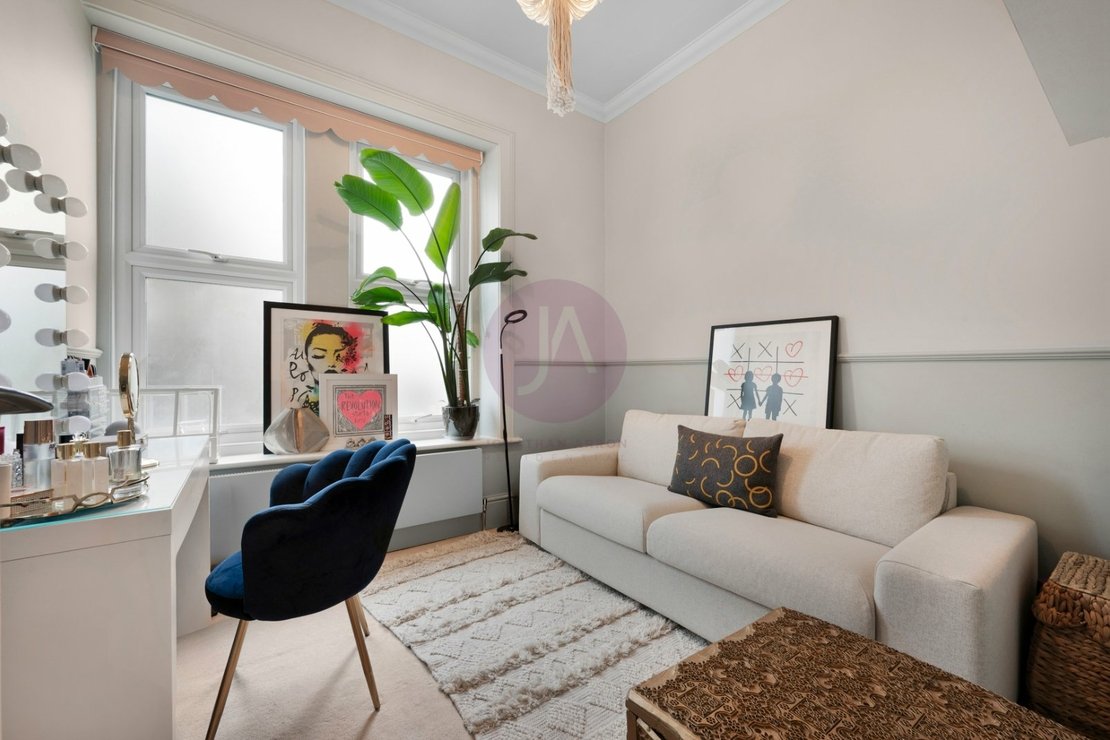 2 bedroom Flat for sale in Long Lane-view9