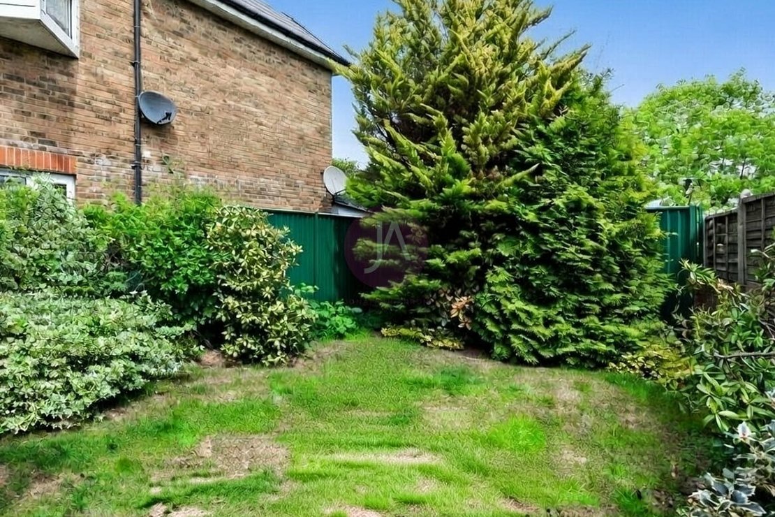 2 bedroom Flat for sale in Long Lane-view7