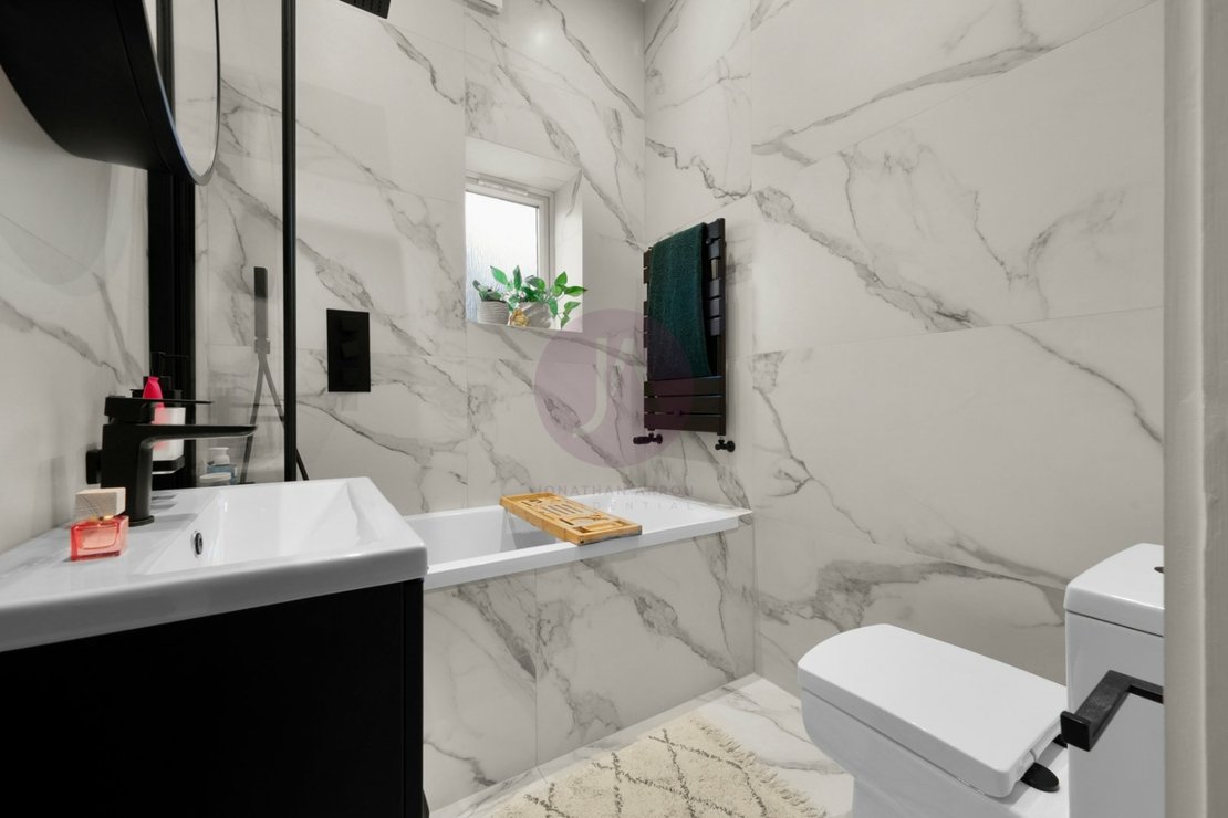 2 bedroom Flat for sale in Long Lane-view6