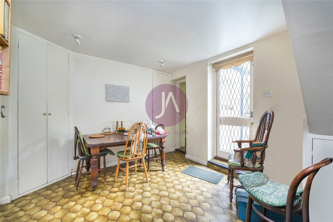 3 bedroom House for sale in Lonsdale Road-view9