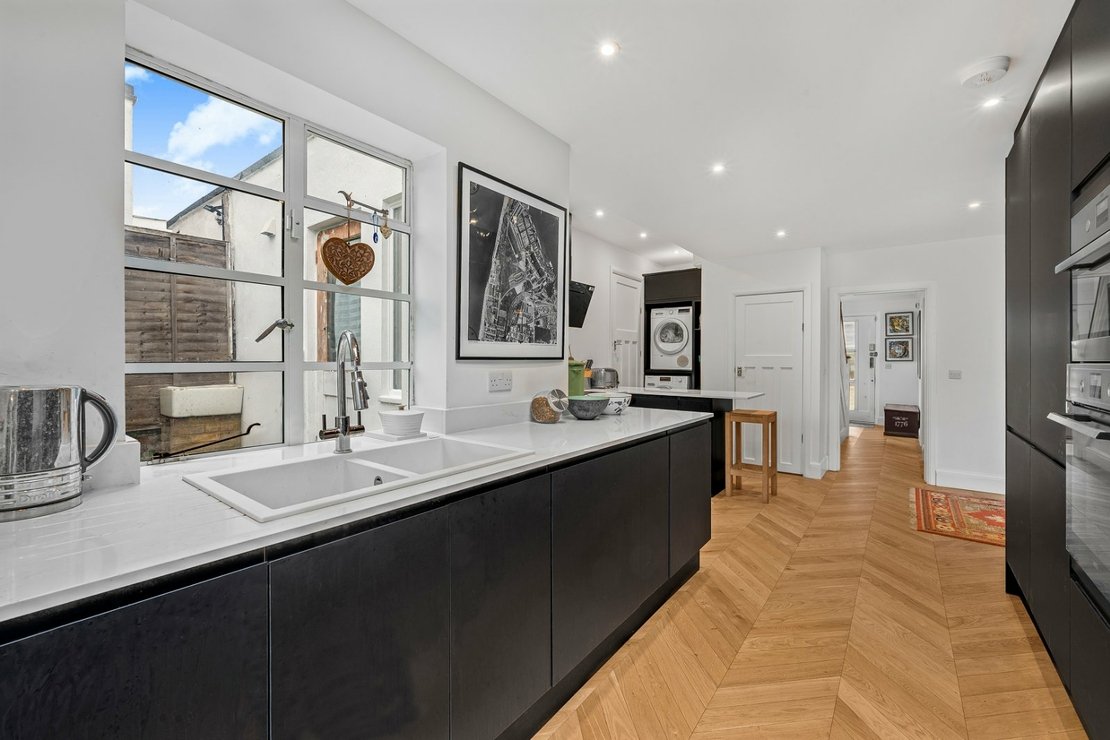 3 bedroom House for sale in Ludlow Way-view5