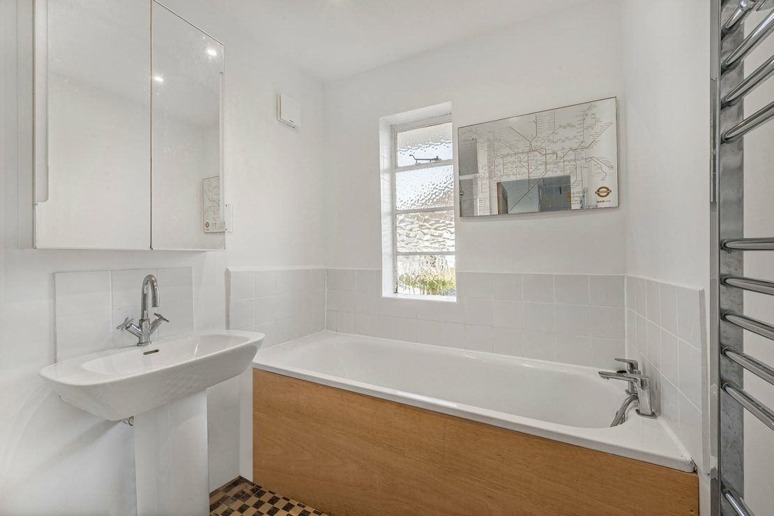 3 bedroom House for sale in Ludlow Way-view8