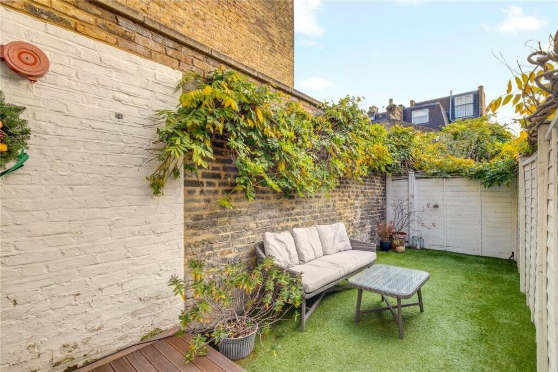 3 bedroom House for sale in Mallinson Road-view8
