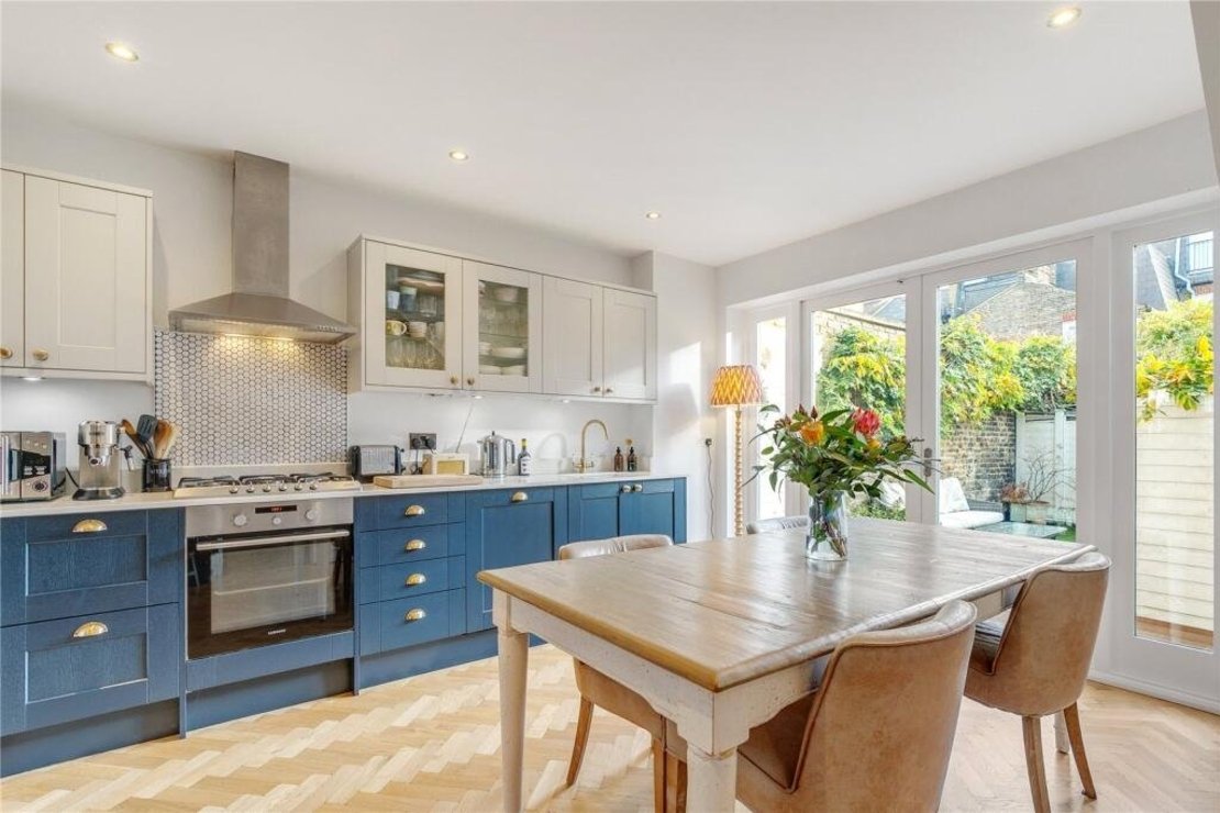 3 bedroom House for sale in Mallinson Road-view4