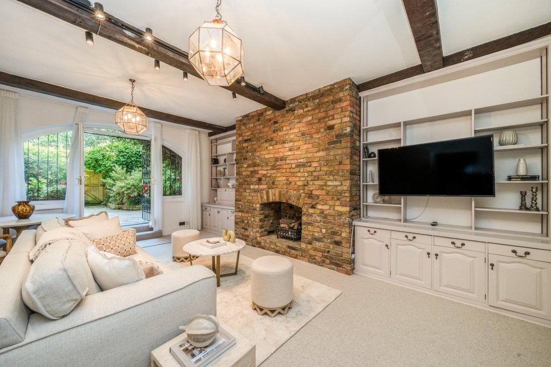2 bedroom Flat for sale in Marlborough Place-view1