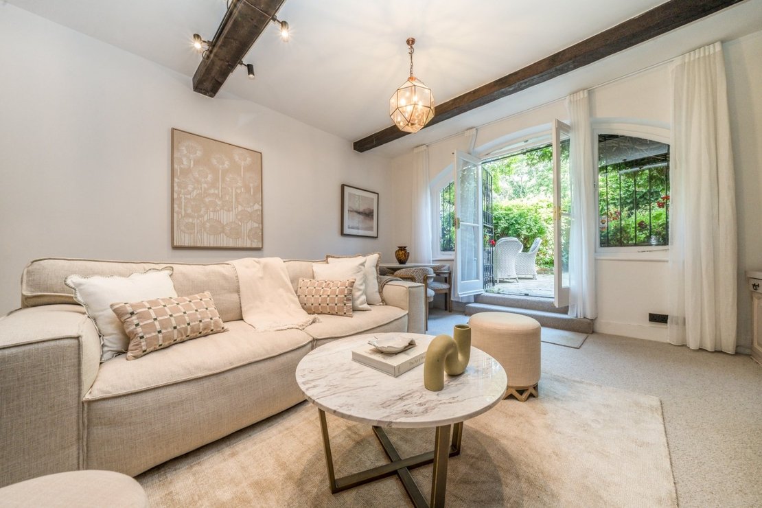 2 bedroom Flat for sale in Marlborough Place-view2