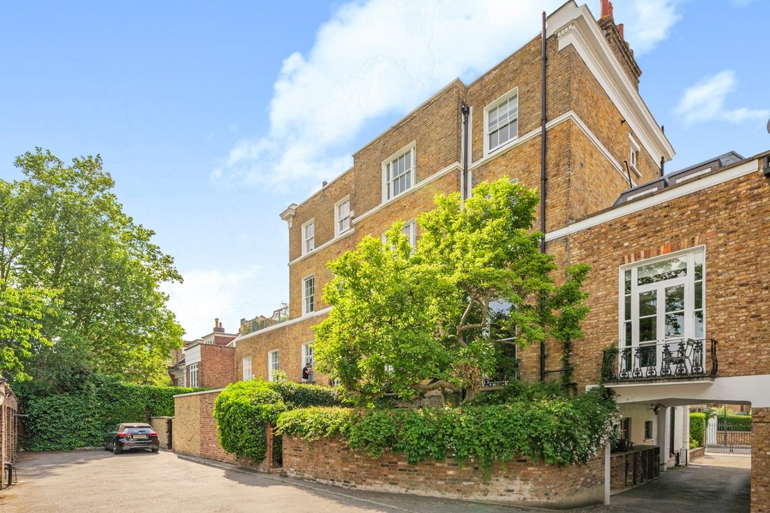 2 bedroom Flat for sale in Marlborough Place-view13