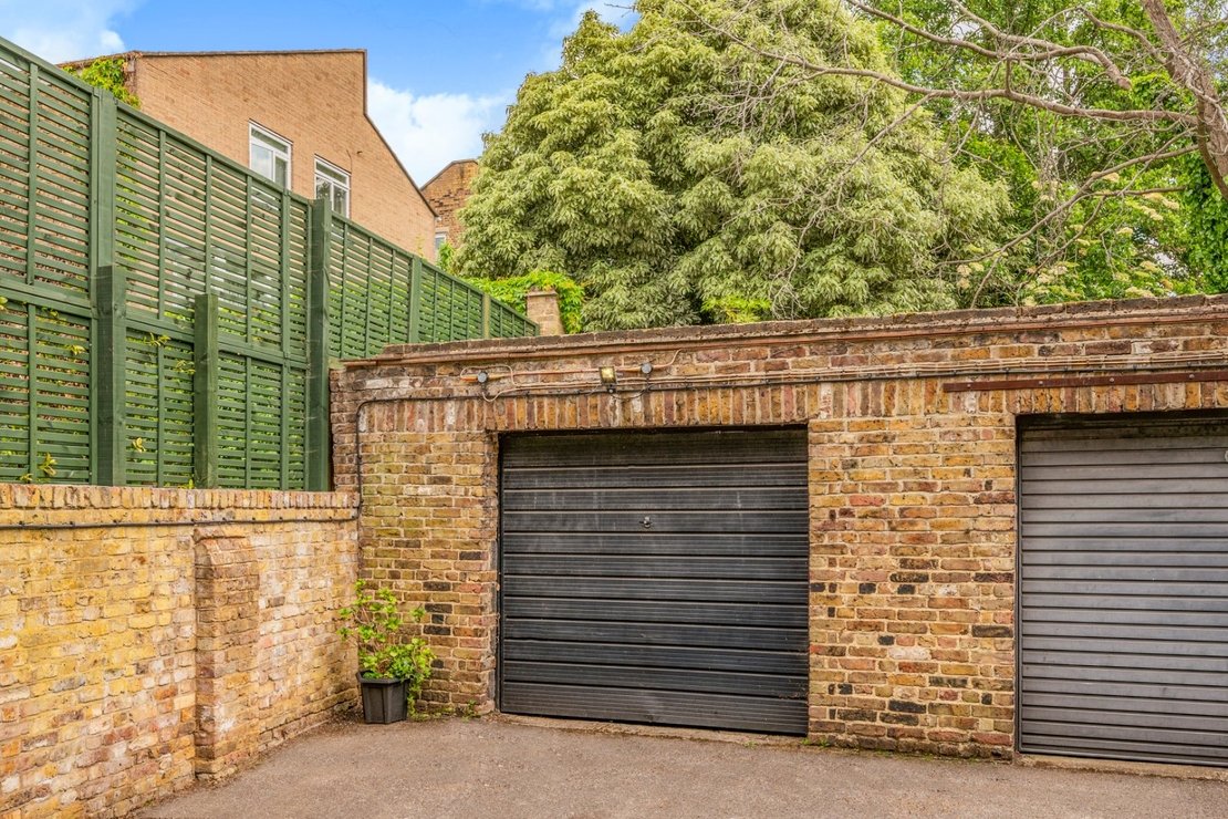 2 bedroom Flat for sale in Marlborough Place-view14