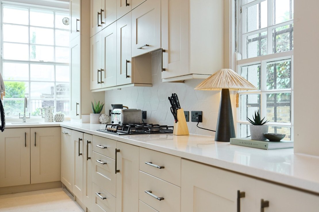 2 bedroom Flat for sale in Marlborough Place-view3