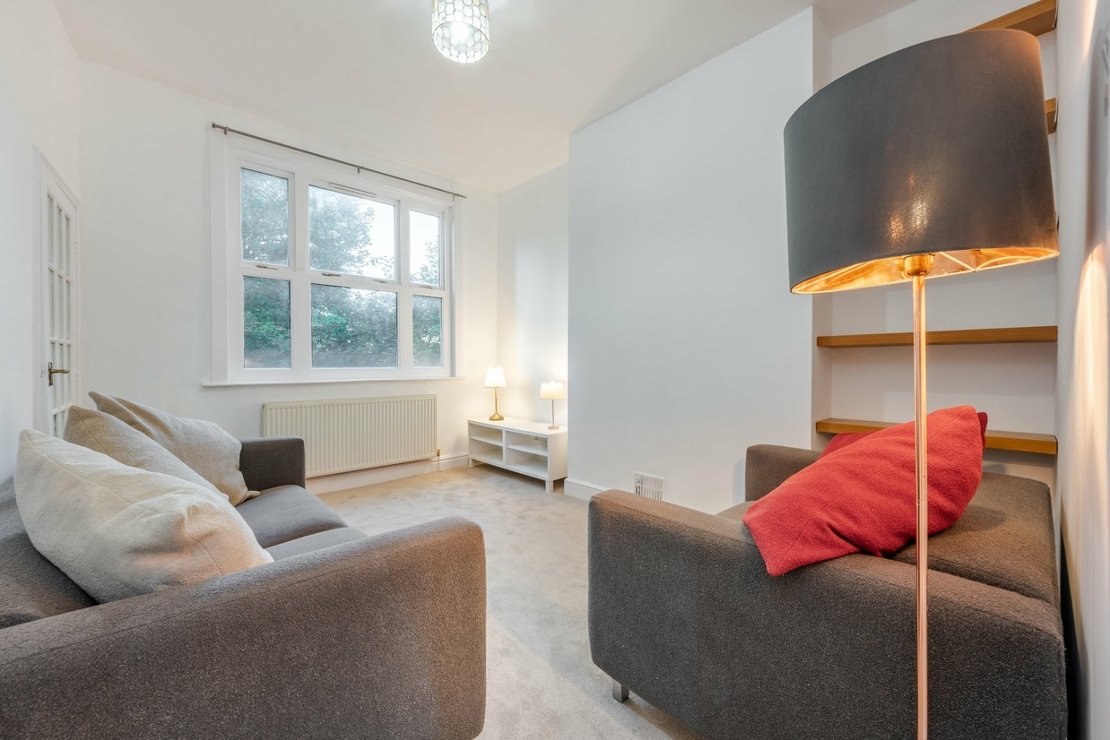 2 bedroom Flat for sale in Maygrove Road-view2