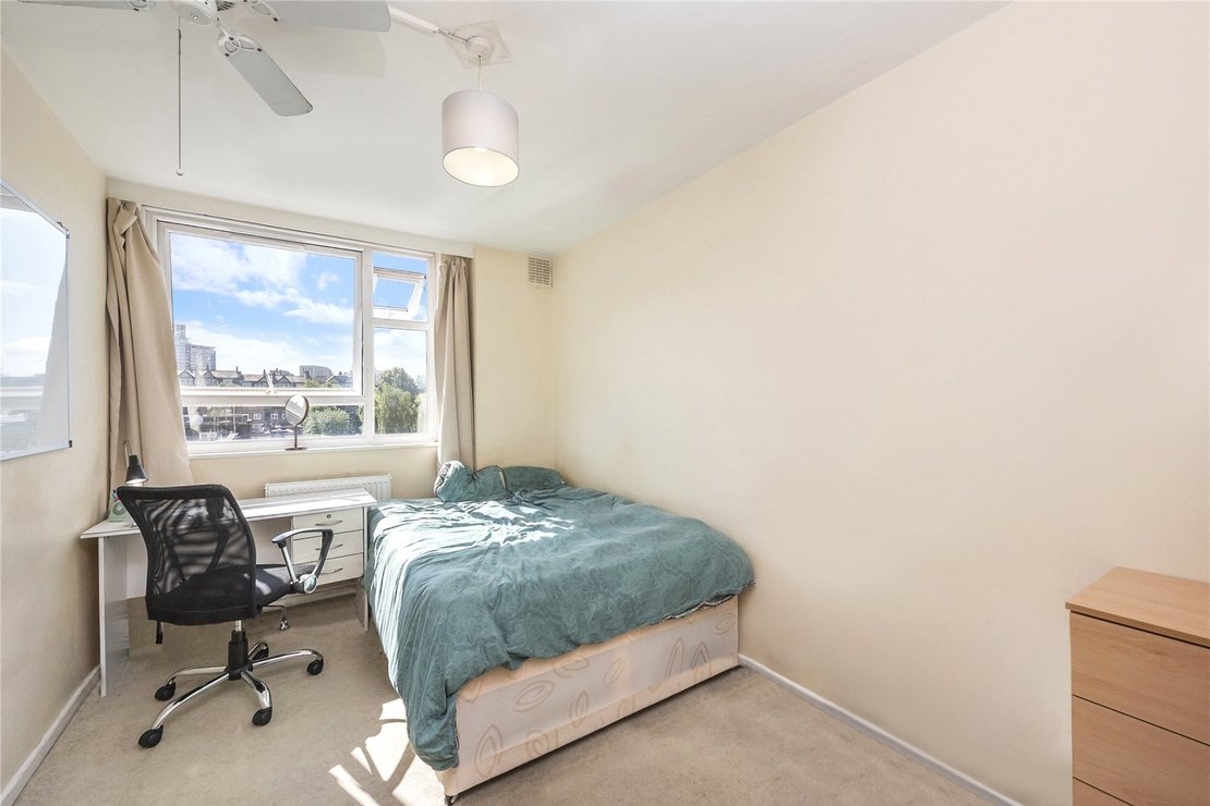 3 bedroom Flat for sale in Melbourne Court-view5