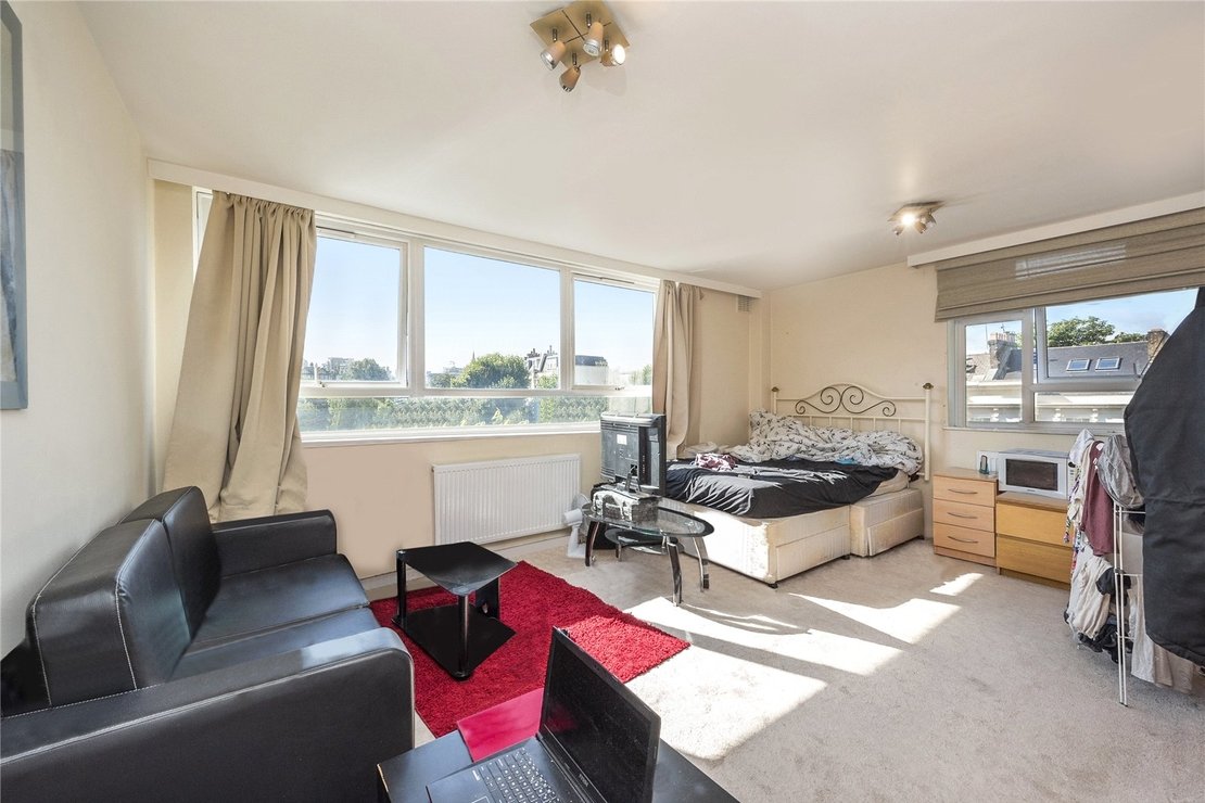 3 bedroom Flat for sale in Melbourne Court-view2