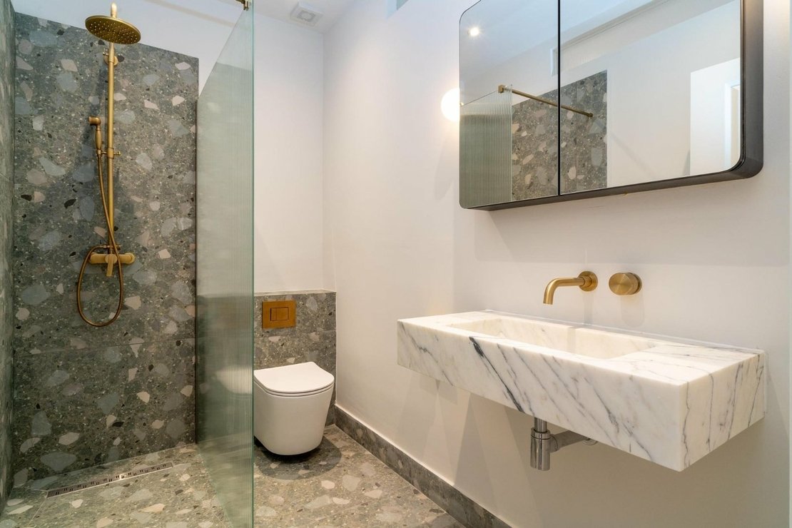 2 bedroom Flat for sale in Melrose Avenue-view4