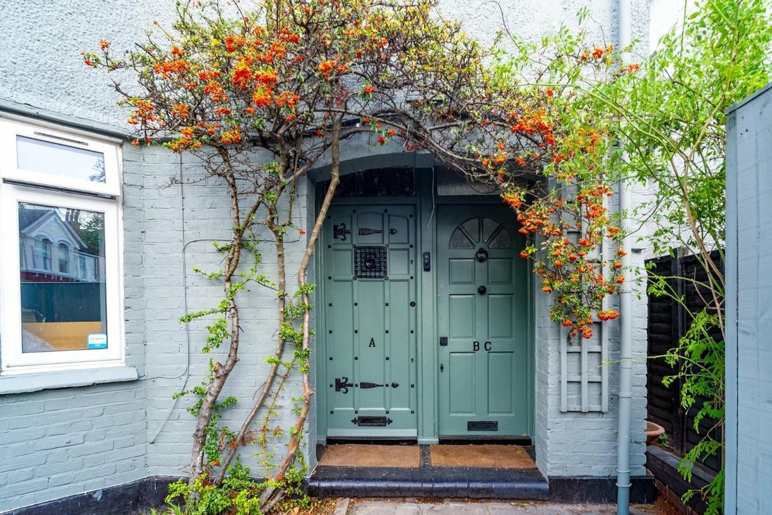 2 bedroom Flat for sale in Melrose Avenue-view11