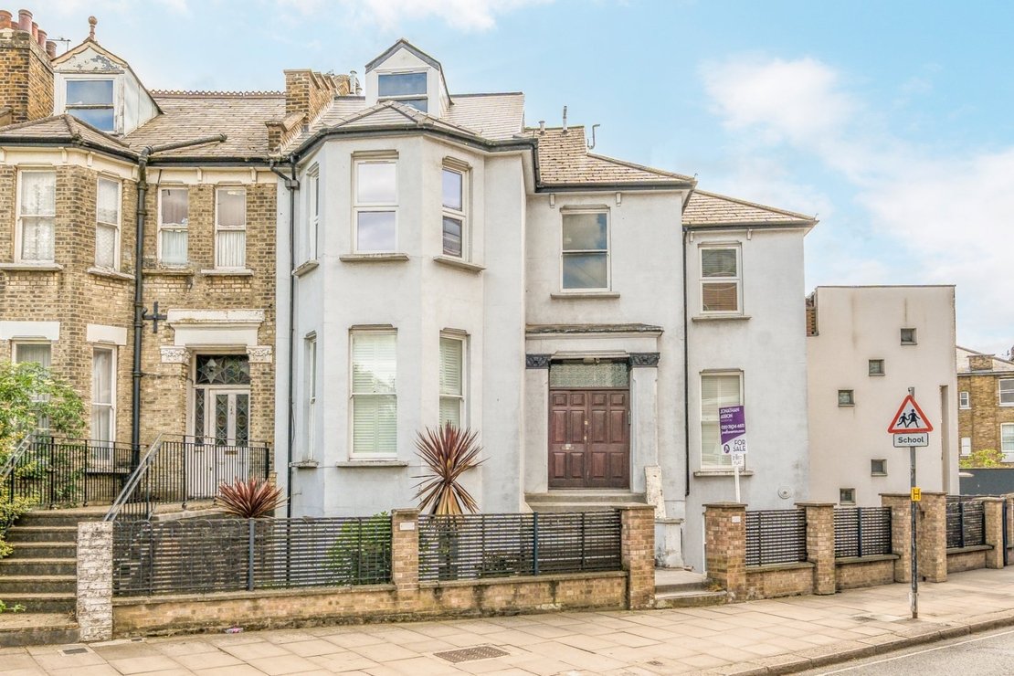 2 bedroom Flat for sale in Mill Lane-view1