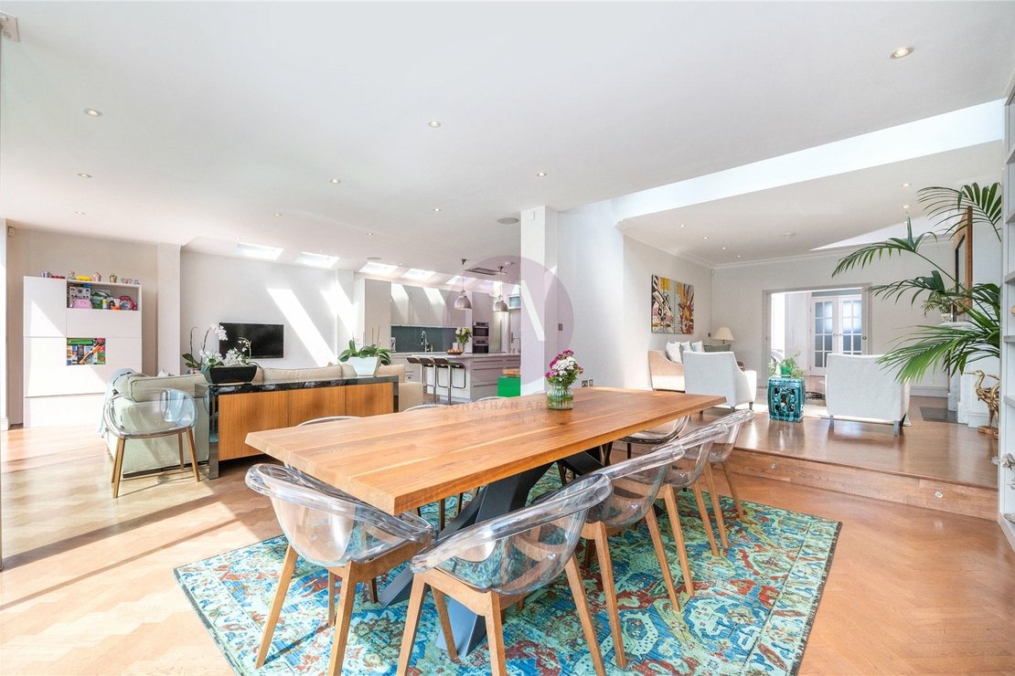 5 bedroom House for sale in Milverton Road-view15