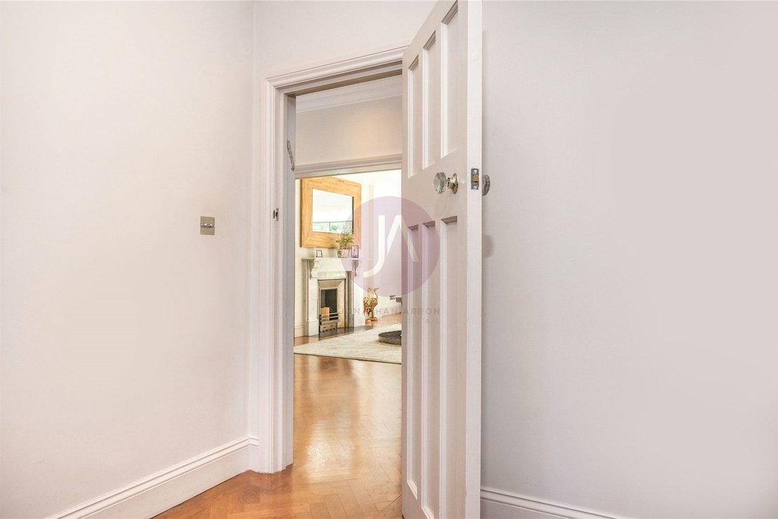 5 bedroom House for sale in Milverton Road-view19