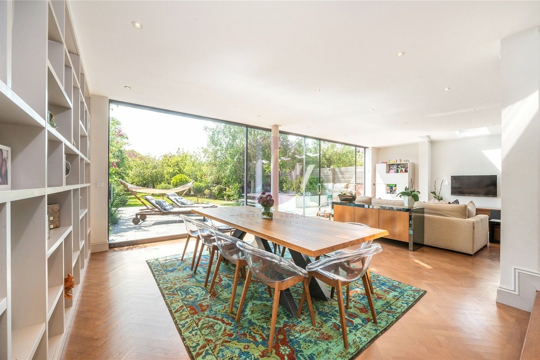 5 bedroom House for sale in Milverton Road-view4