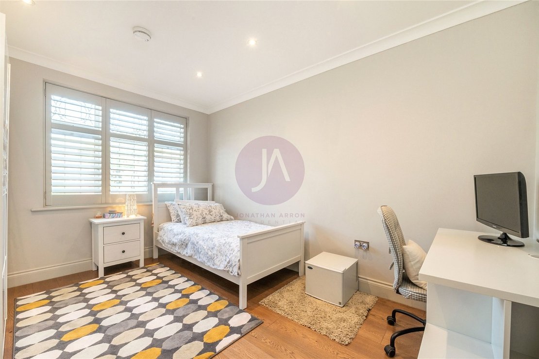 5 bedroom House for sale in Milverton Road-view13