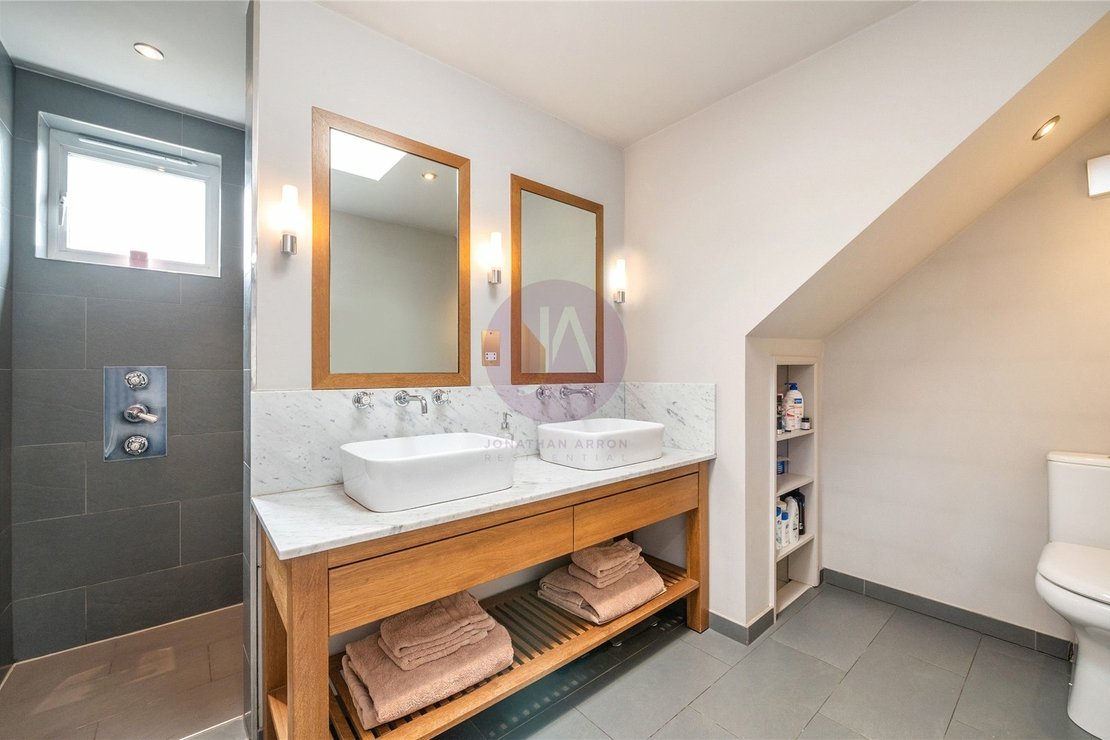 5 bedroom House for sale in Milverton Road-view10