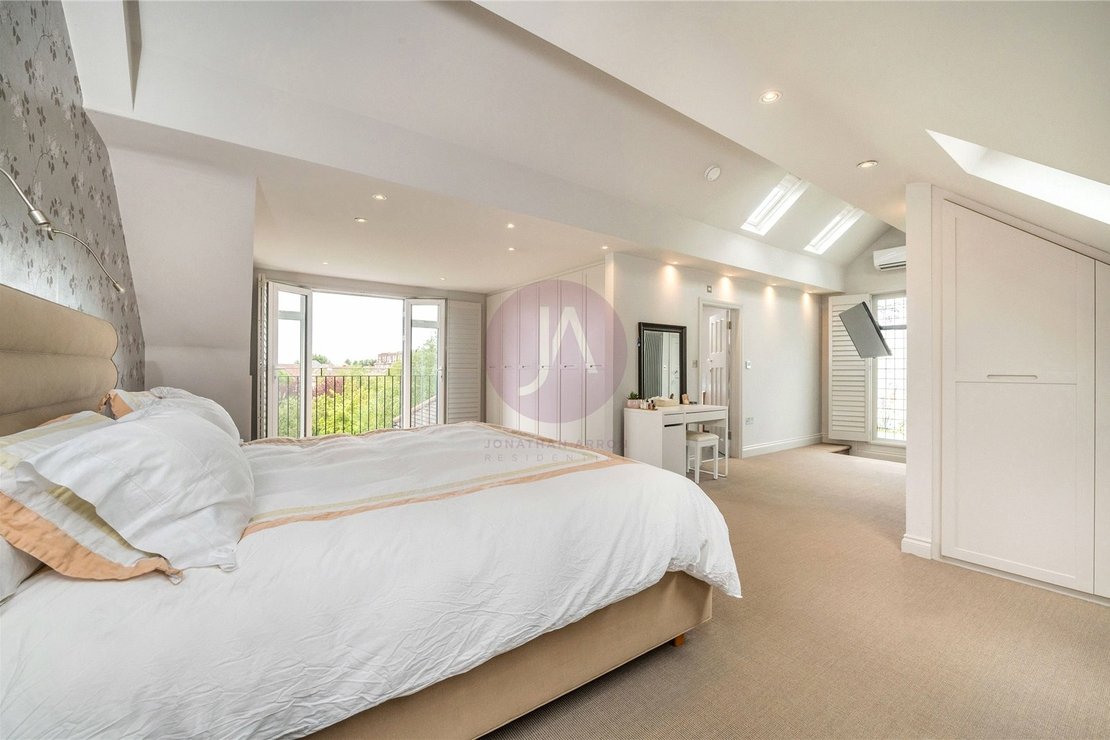 5 bedroom House for sale in Milverton Road-view9